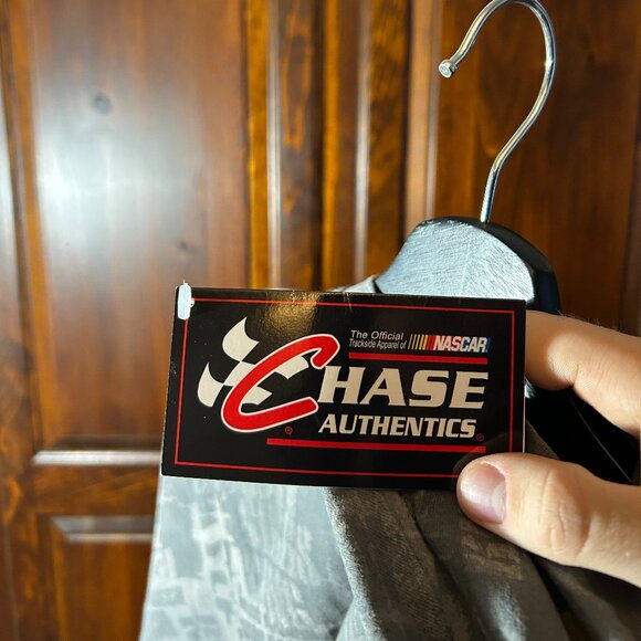 NWT Chase Authentics NASCAR Tee – #18 – M&M’s Back Graphic – Size M – Gray - Picture 4 of 4